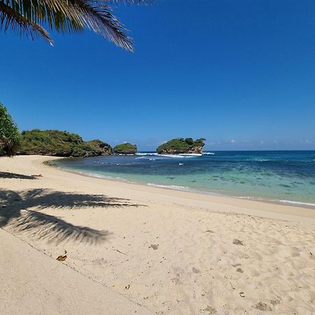 Istana Ombak Eco Resort Pacitan Esterno foto