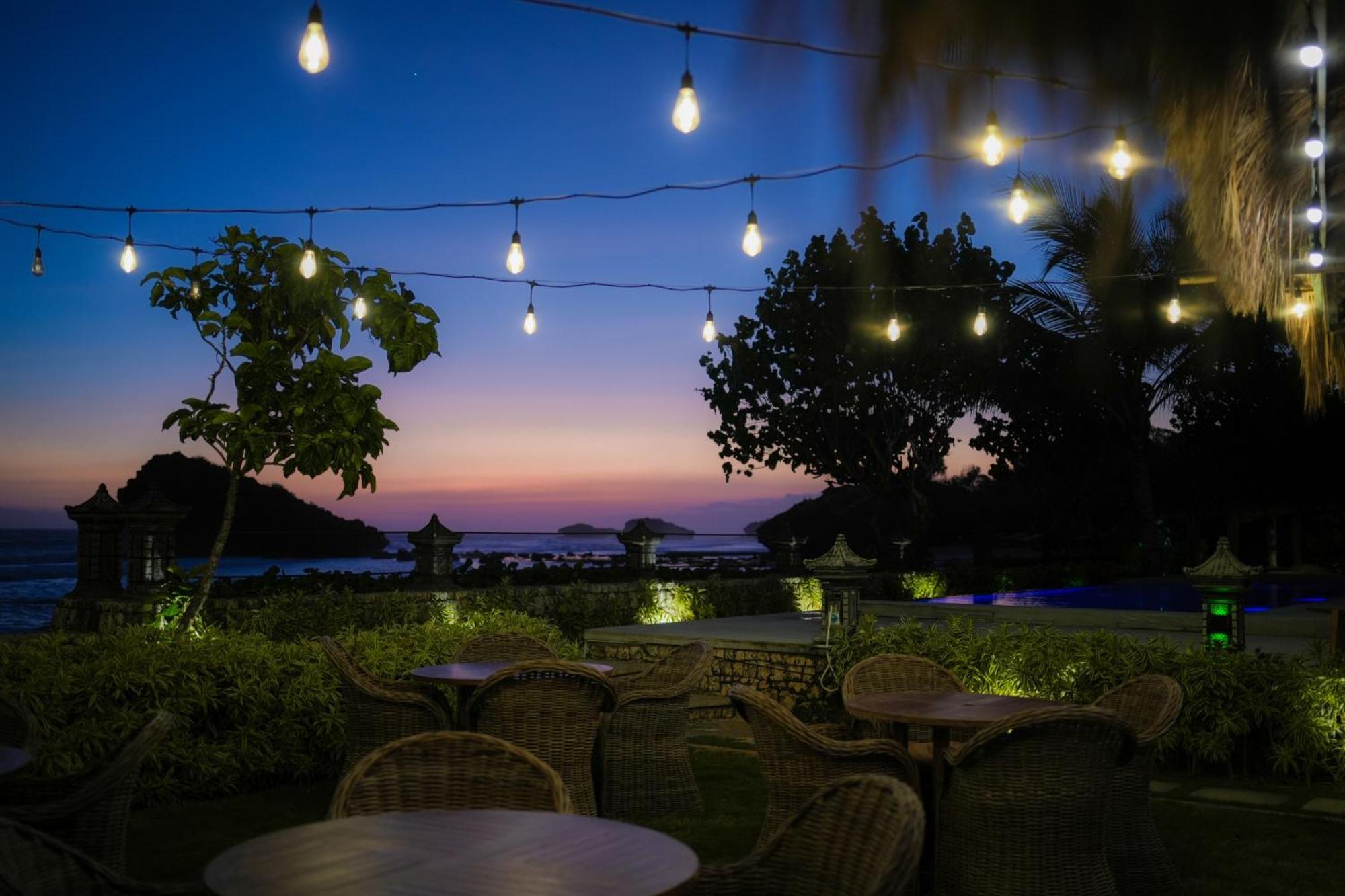 Istana Ombak Eco Resort Pacitan Esterno foto