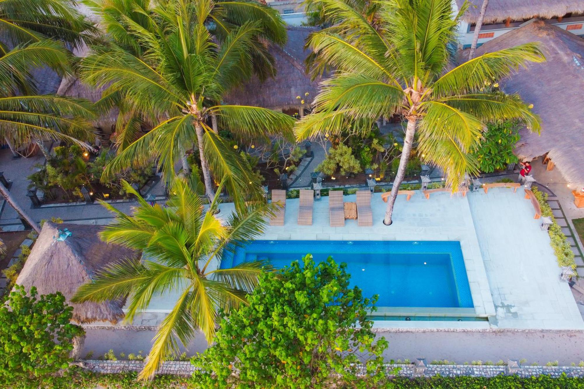 Istana Ombak Eco Resort Pacitan Esterno foto
