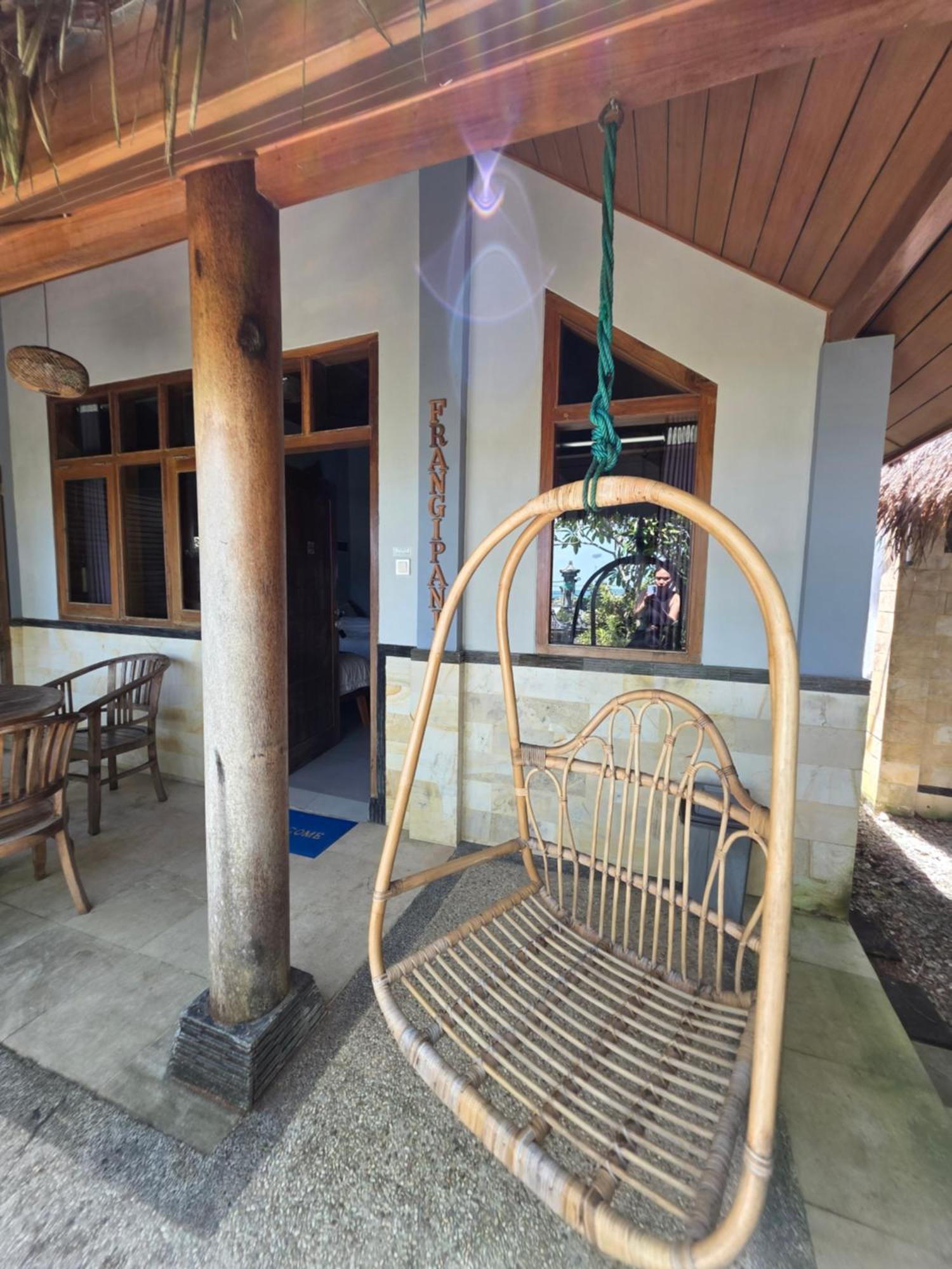 Istana Ombak Eco Resort Pacitan Esterno foto