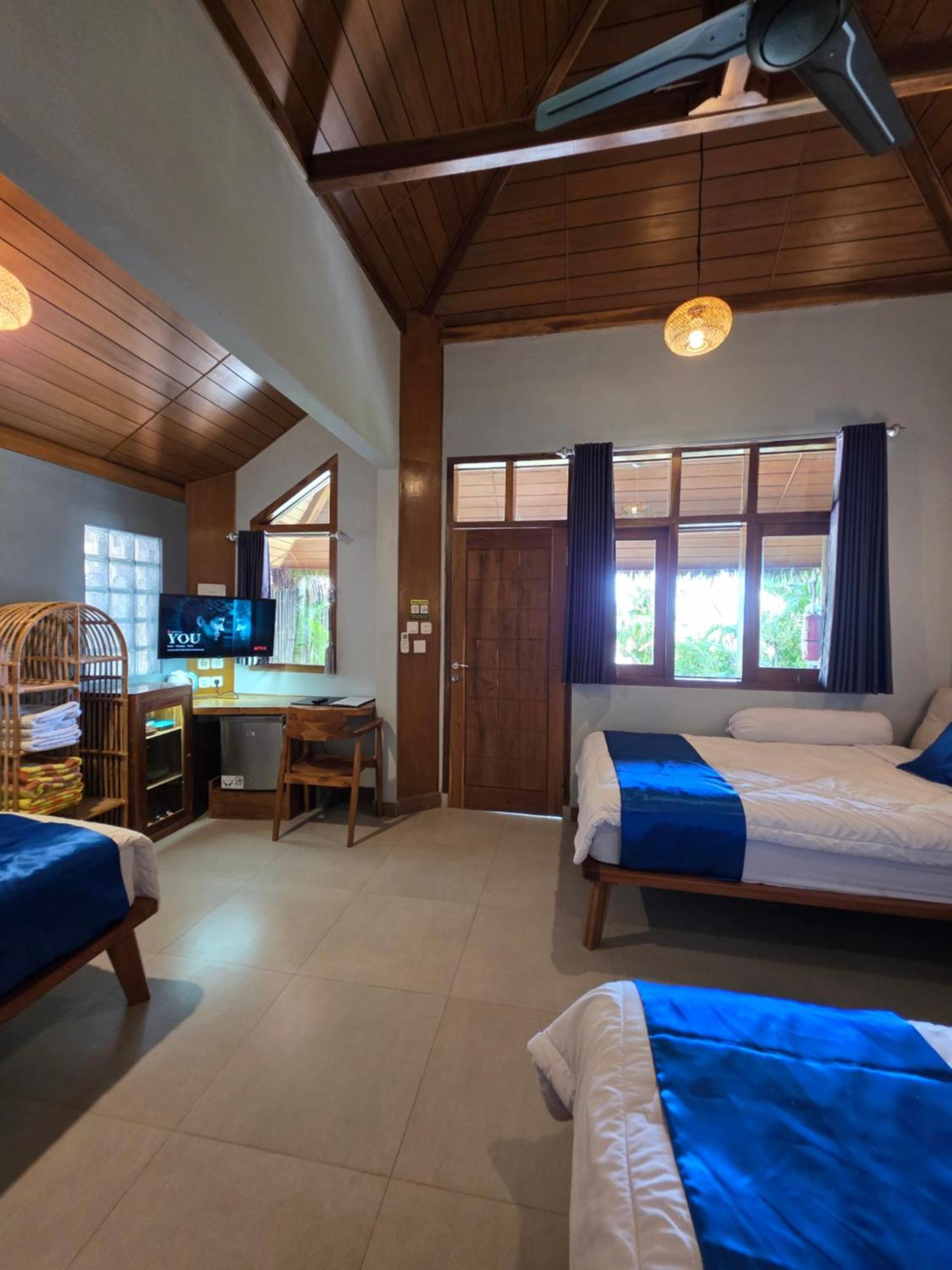 Istana Ombak Eco Resort Pacitan Esterno foto